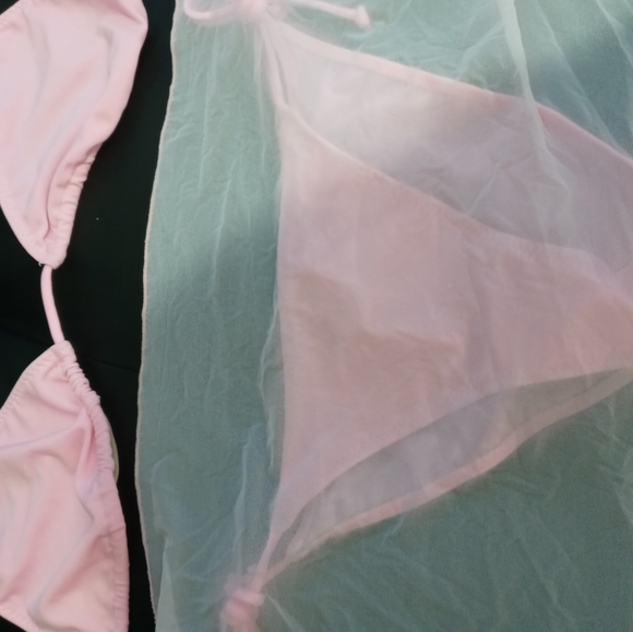 Various string and regular bikini swimsuits - Picture 3 of 5